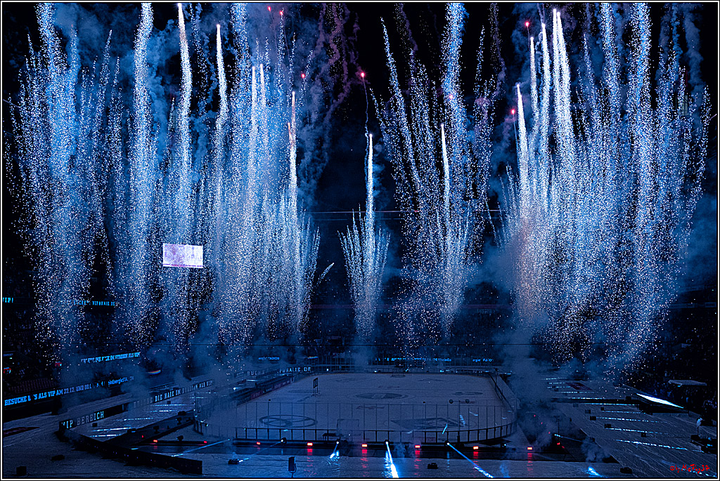 PENNY DEL WINTER GAME;  Kölner Haie - Adler Mannheim; Köln, 03.12.2022